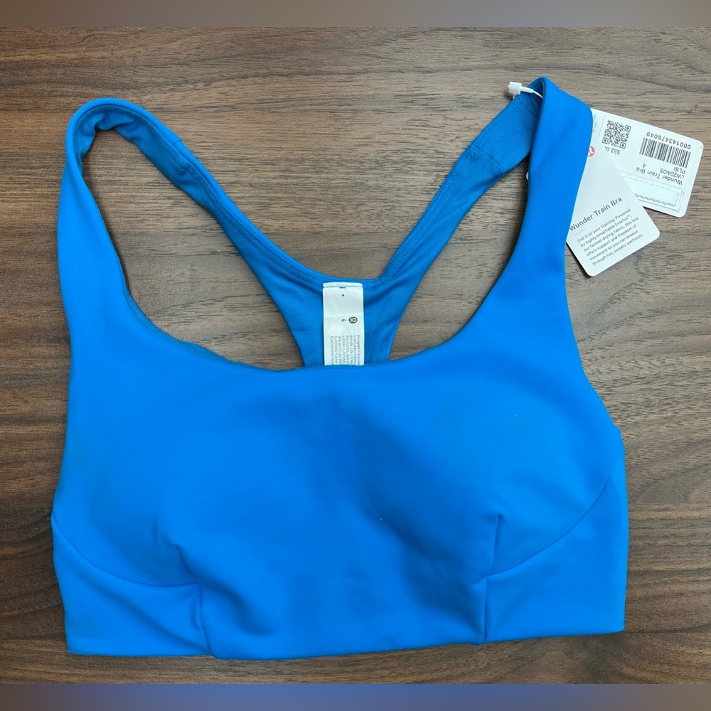 Brand new lululemon poolside wunder train bra medium support, C/D cup size 4